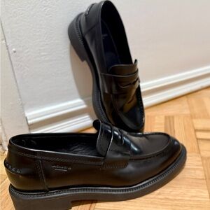 Vagabond Alex W Black Leather Loafers